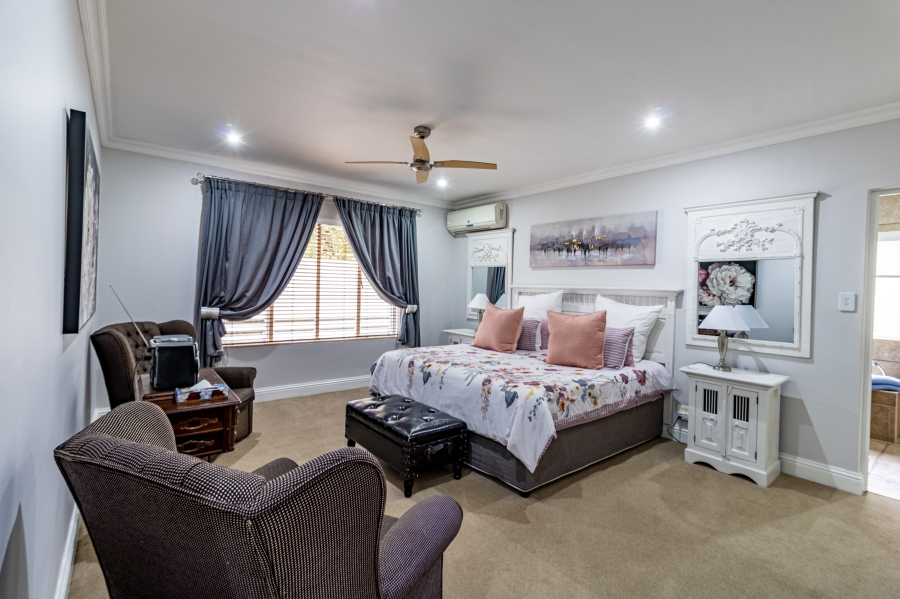 5 Bedroom Property for Sale in Silver Lakes Golf Estate Gauteng