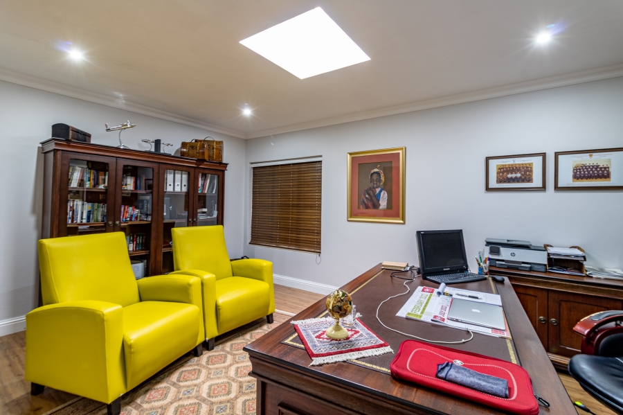 5 Bedroom Property for Sale in Silver Lakes Golf Estate Gauteng