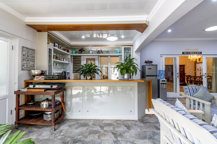5 Bedroom Property for Sale in Silver Lakes Golf Estate Gauteng