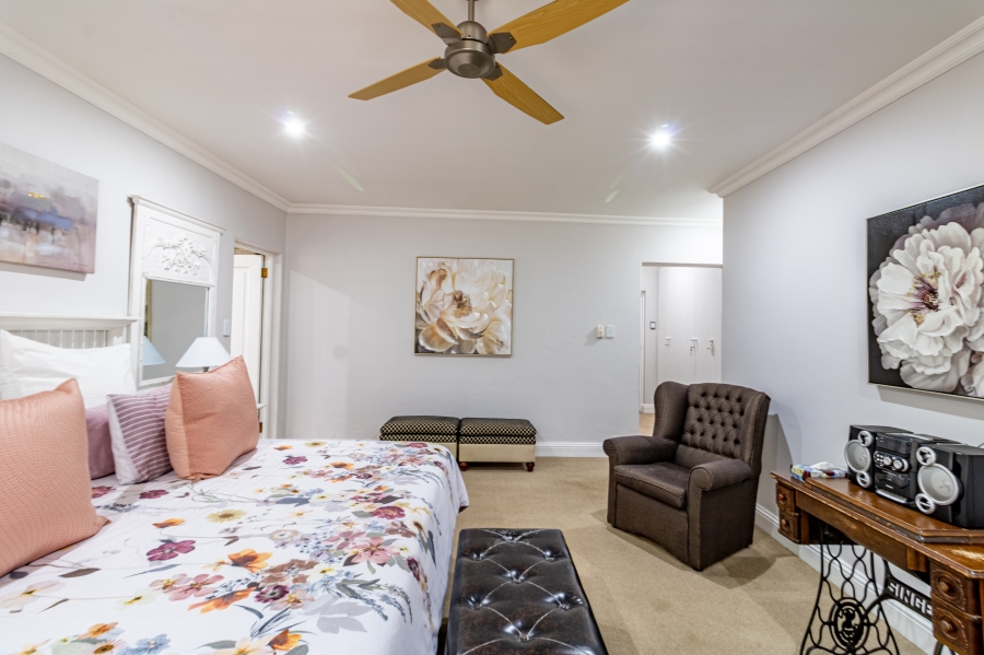 To Let 5 Bedroom Property for Rent in Silver Lakes Golf Estate Gauteng