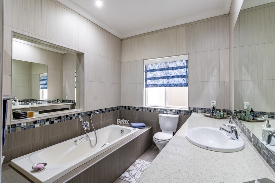 To Let 5 Bedroom Property for Rent in Silver Lakes Golf Estate Gauteng