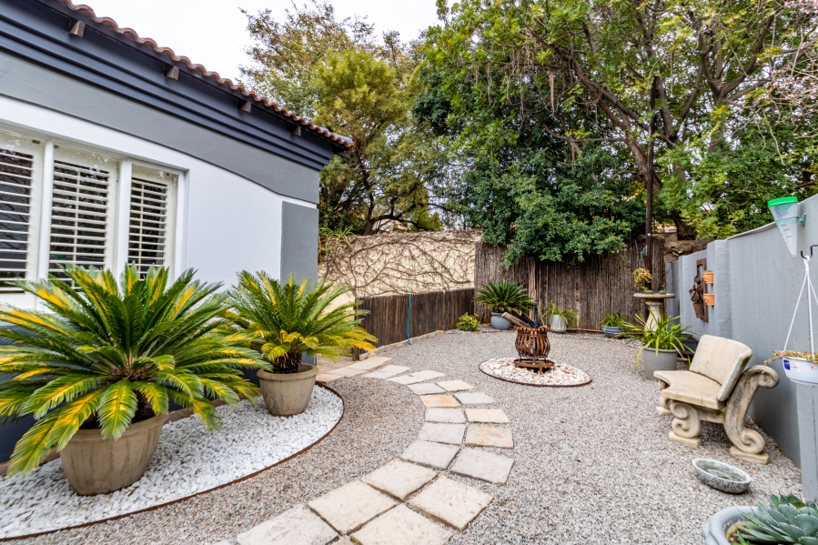 To Let 5 Bedroom Property for Rent in Silver Lakes Golf Estate Gauteng