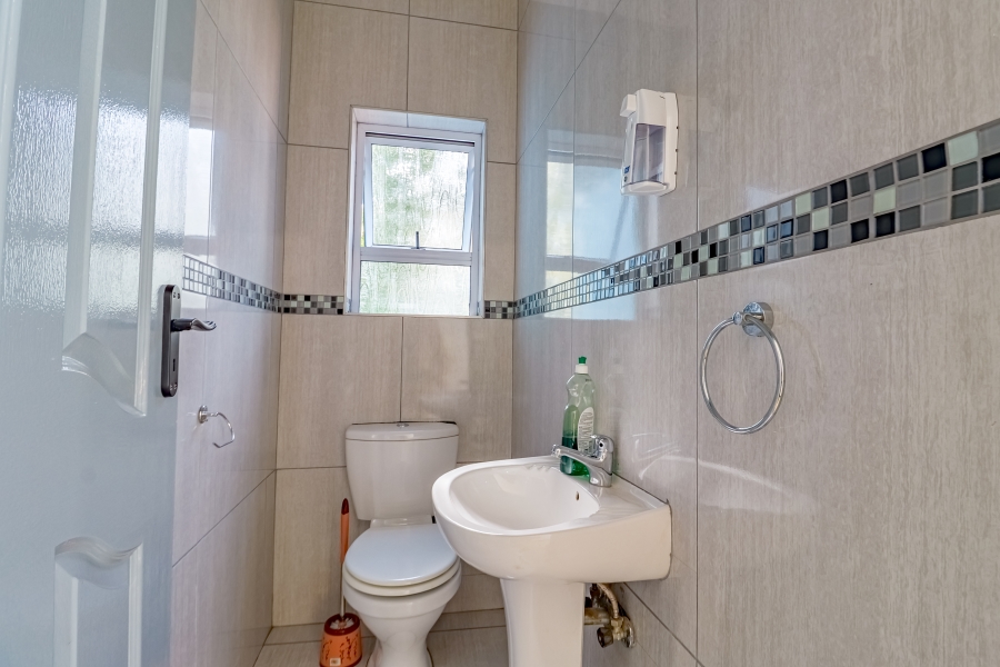 To Let 6 Bedroom Property for Rent in Silver Lakes Golf Estate Gauteng