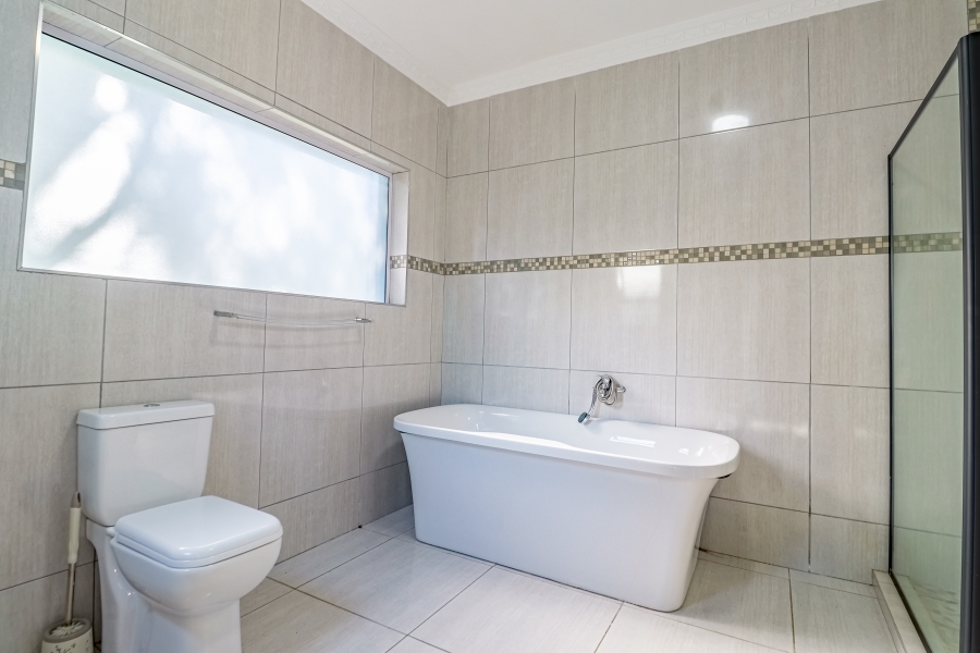 To Let 6 Bedroom Property for Rent in Silver Lakes Golf Estate Gauteng