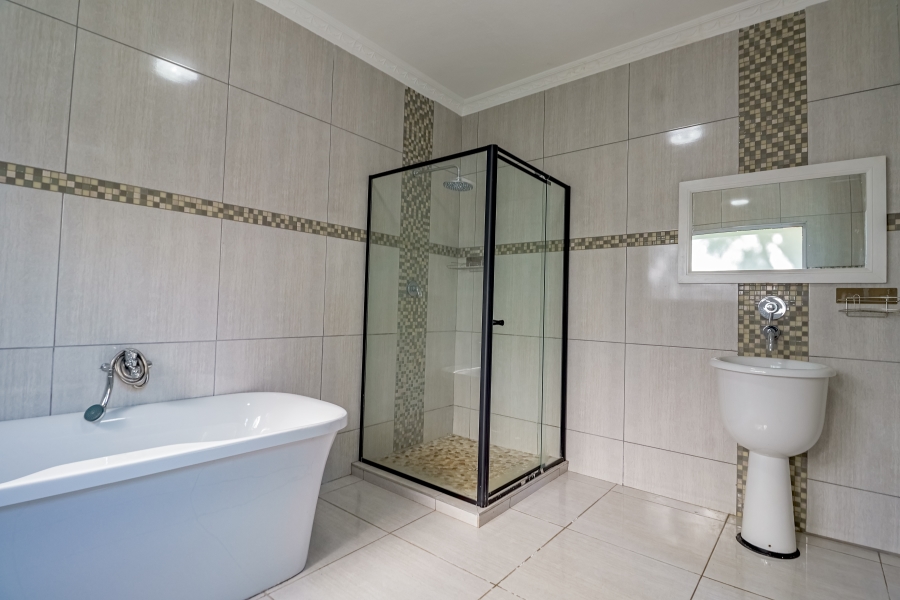 To Let 6 Bedroom Property for Rent in Silver Lakes Golf Estate Gauteng