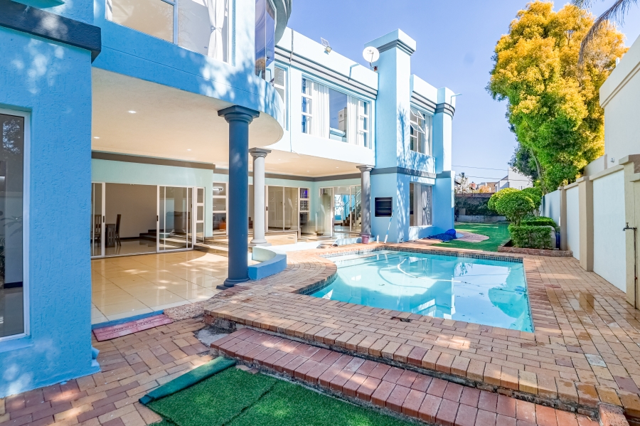 To Let 6 Bedroom Property for Rent in Silver Lakes Golf Estate Gauteng