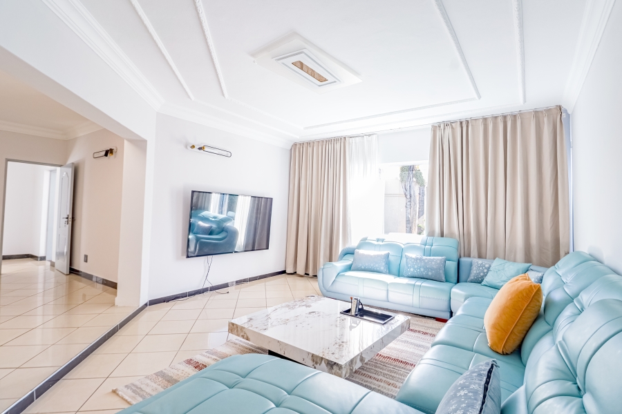 6 Bedroom Property for Sale in Silver Lakes Golf Estate Gauteng