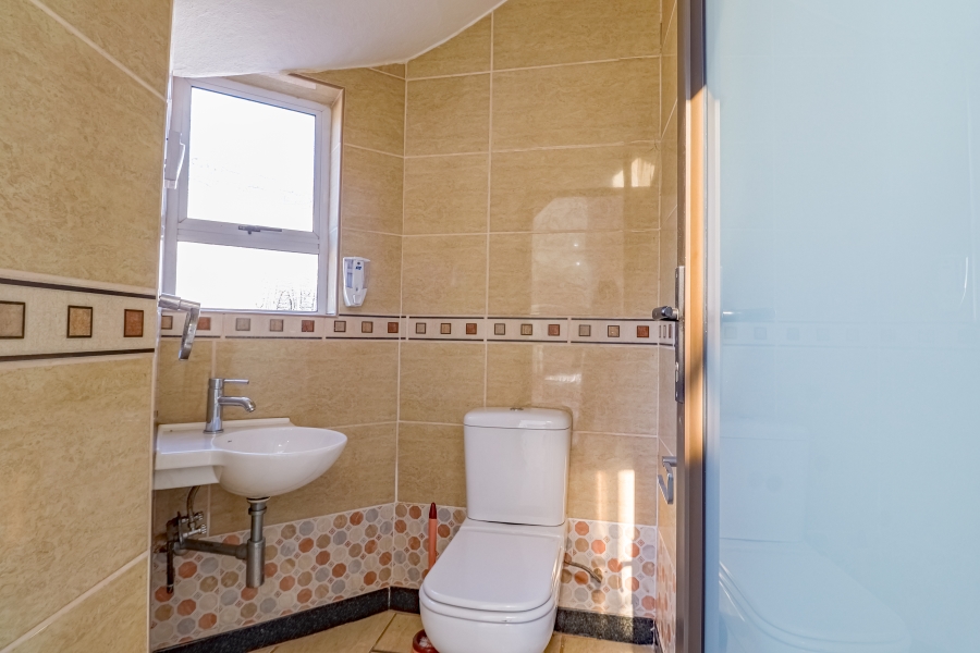 6 Bedroom Property for Sale in Silver Lakes Golf Estate Gauteng