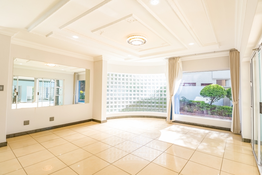 6 Bedroom Property for Sale in Silver Lakes Golf Estate Gauteng
