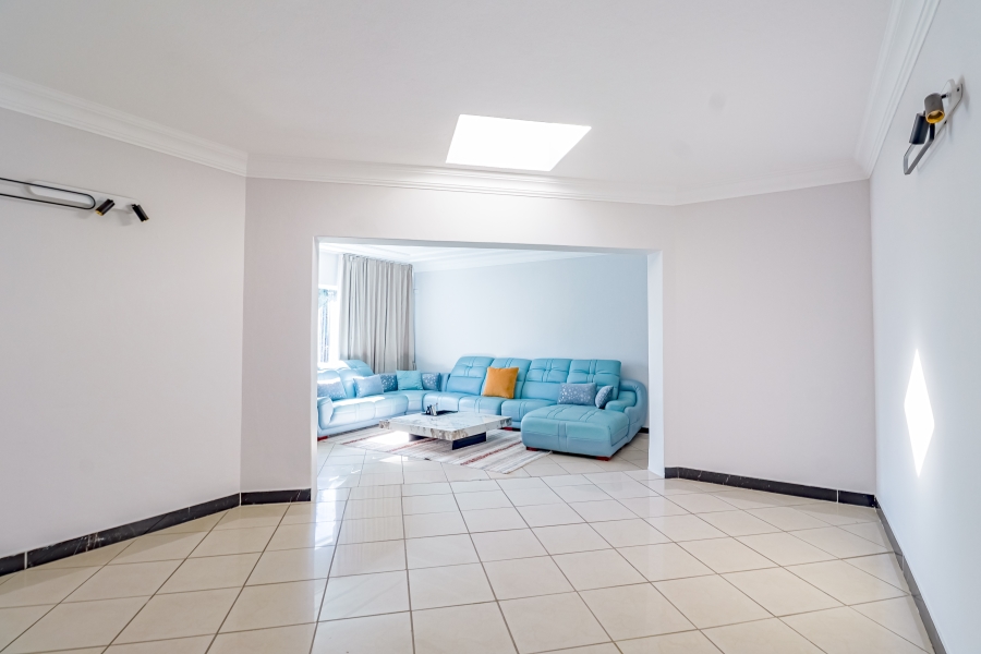 6 Bedroom Property for Sale in Silver Lakes Golf Estate Gauteng
