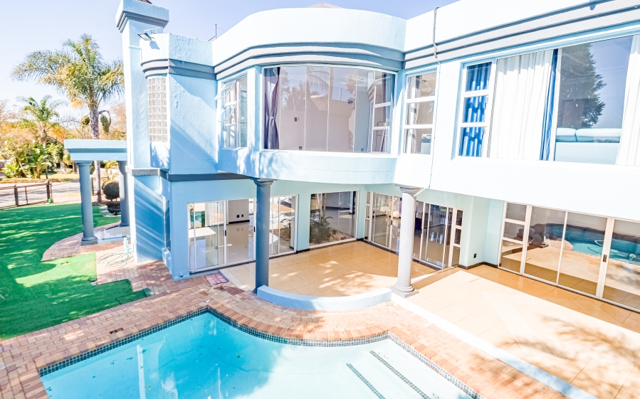 6 Bedroom Property for Sale in Silver Lakes Golf Estate Gauteng