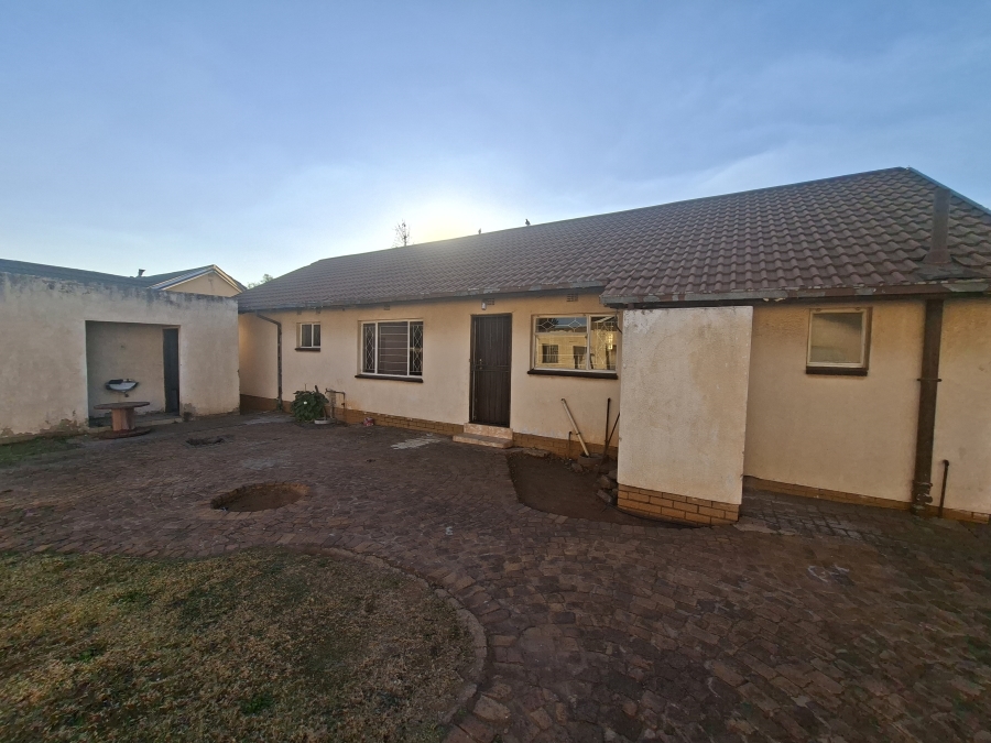 To Let 4 Bedroom Property for Rent in Leondale Gauteng