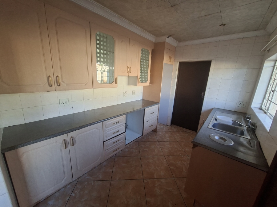To Let 4 Bedroom Property for Rent in Leondale Gauteng