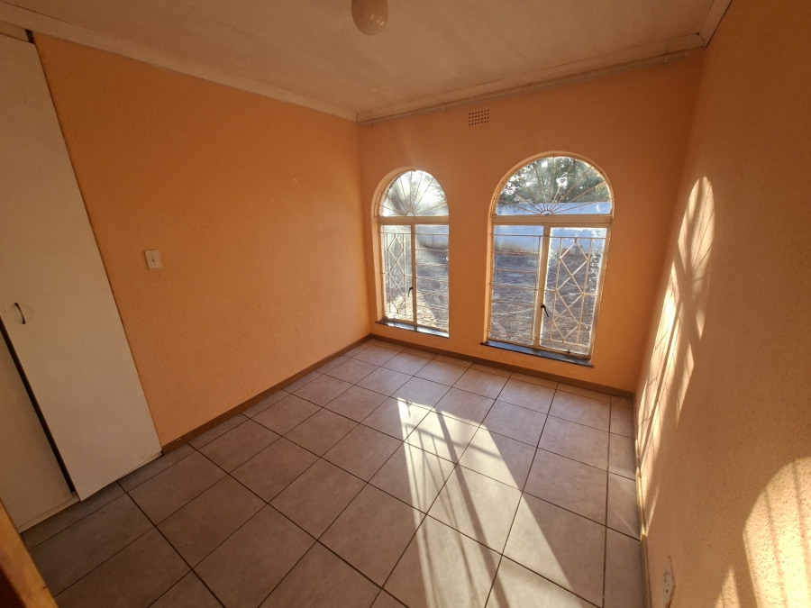 To Let 4 Bedroom Property for Rent in Leondale Gauteng