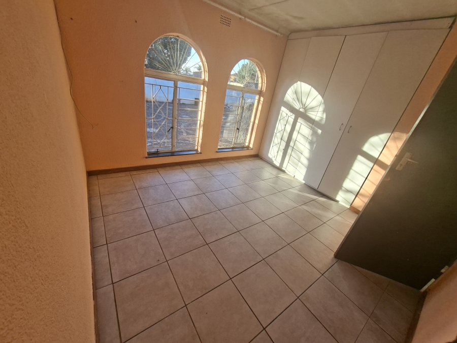 To Let 4 Bedroom Property for Rent in Leondale Gauteng