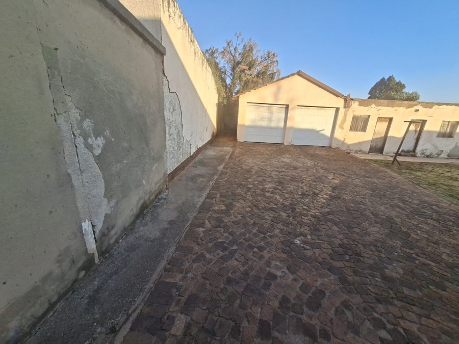 To Let 4 Bedroom Property for Rent in Leondale Gauteng