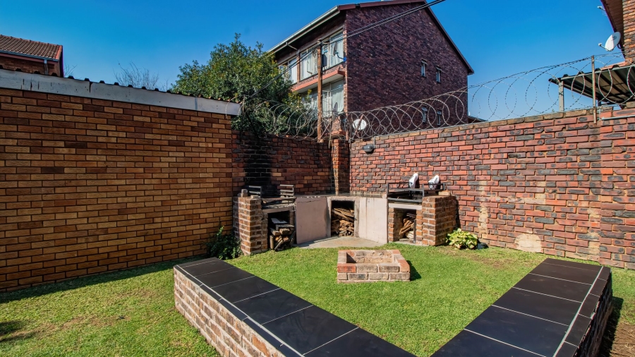 2 Bedroom Property for Sale in Pretoria Gardens Gauteng