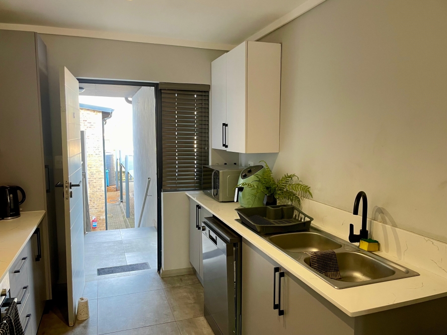 To Let 2 Bedroom Property for Rent in Alphen Park Gauteng