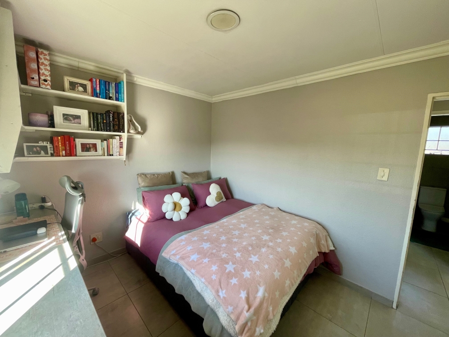 2 Bedroom Property for Sale in Groenkloof Gauteng