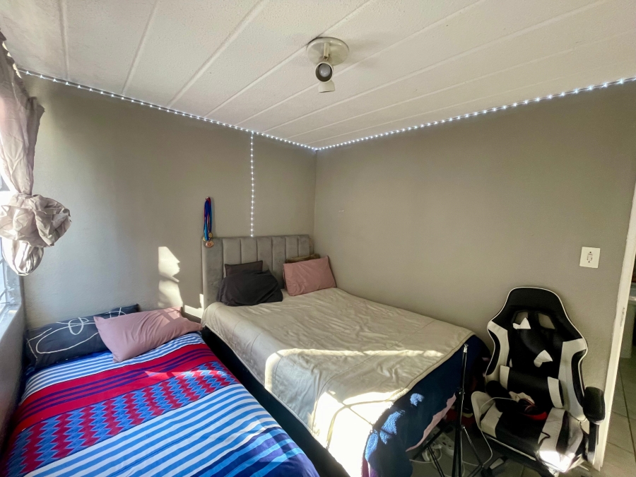 2 Bedroom Property for Sale in Groenkloof Gauteng