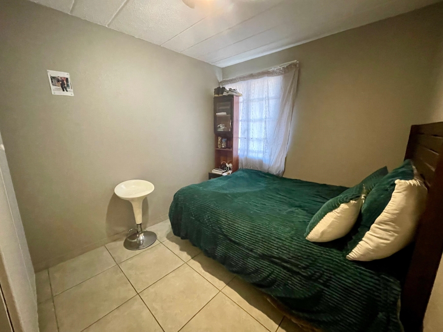2 Bedroom Property for Sale in Groenkloof Gauteng