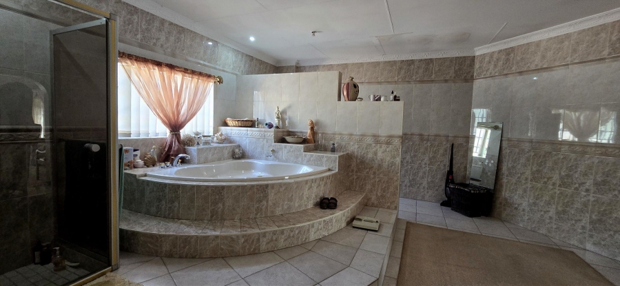 6 Bedroom Property for Sale in Amandasig Gauteng