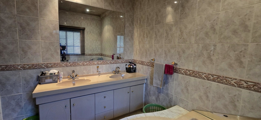6 Bedroom Property for Sale in Amandasig Gauteng
