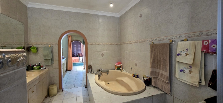 6 Bedroom Property for Sale in Amandasig Gauteng