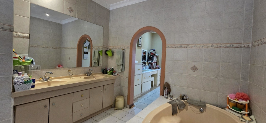6 Bedroom Property for Sale in Amandasig Gauteng