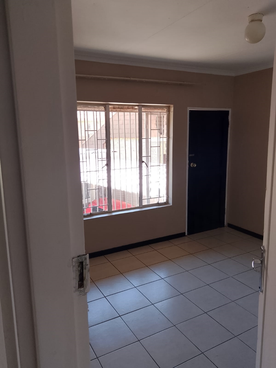 To Let 3 Bedroom Property for Rent in Laudium Ext 3 Gauteng