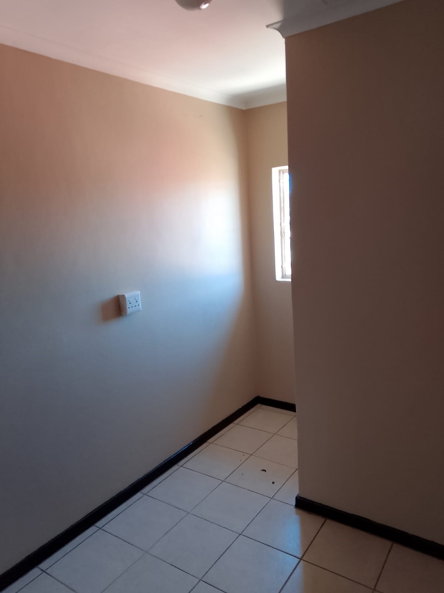 To Let 3 Bedroom Property for Rent in Laudium Ext 3 Gauteng