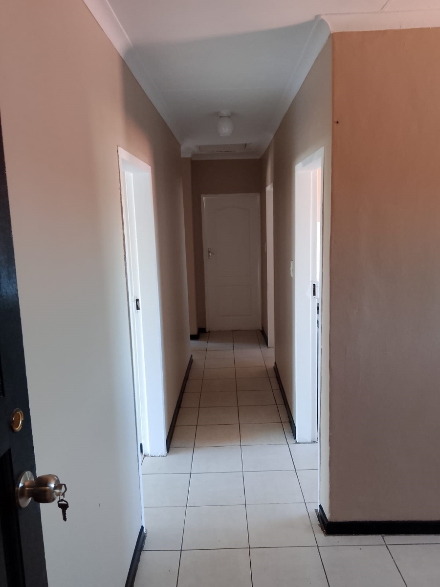 To Let 3 Bedroom Property for Rent in Laudium Ext 3 Gauteng