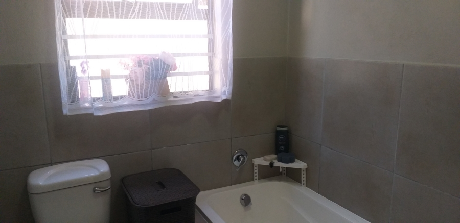 2 Bedroom Property for Sale in Goedeburg Gauteng