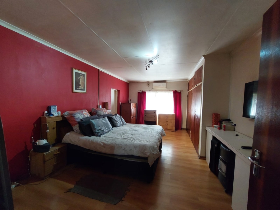 5 Bedroom Property for Sale in Lambton Gauteng