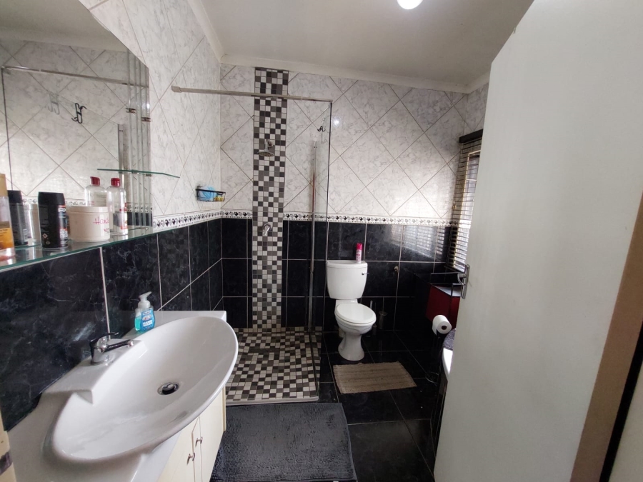 5 Bedroom Property for Sale in Lambton Gauteng