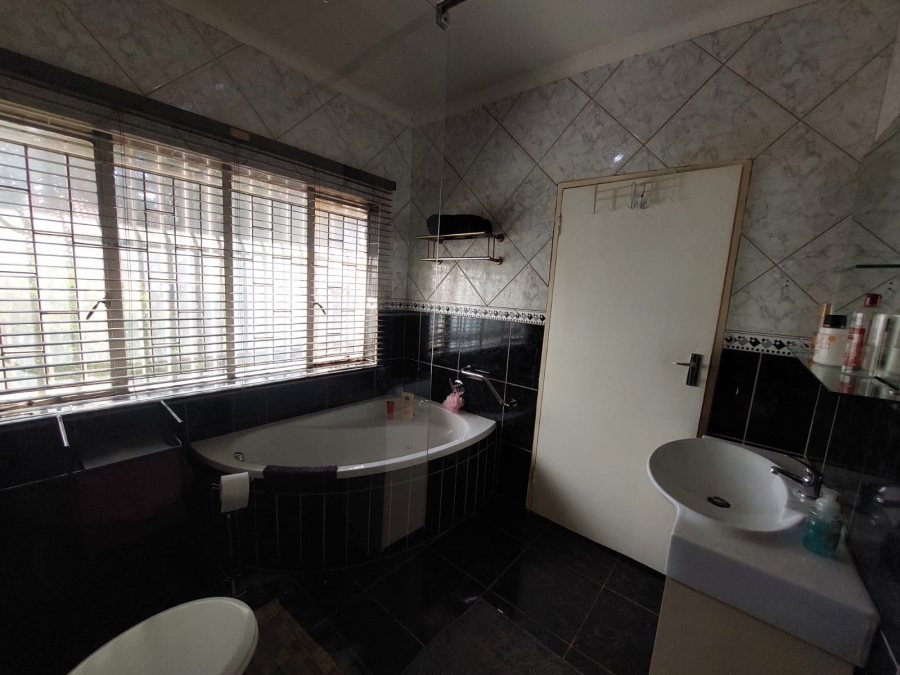 5 Bedroom Property for Sale in Lambton Gauteng