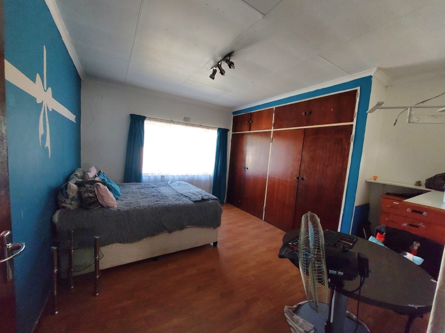 5 Bedroom Property for Sale in Lambton Gauteng