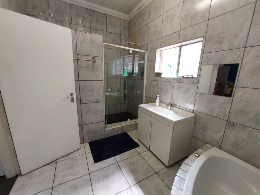 5 Bedroom Property for Sale in Lambton Gauteng