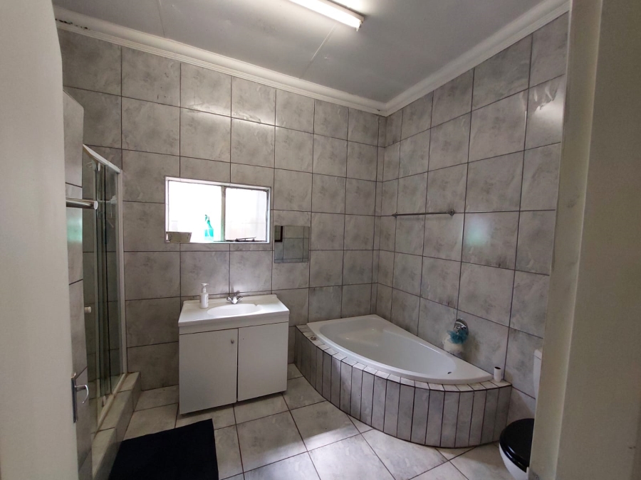 5 Bedroom Property for Sale in Lambton Gauteng