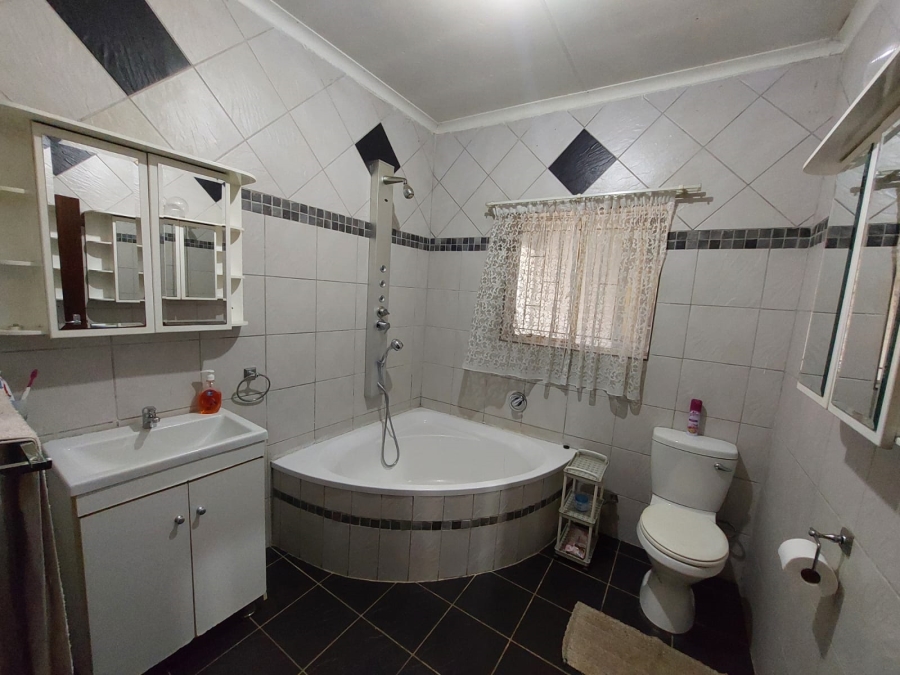 5 Bedroom Property for Sale in Lambton Gauteng