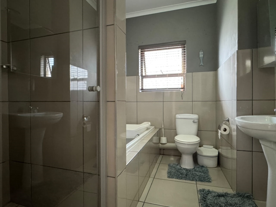 2 Bedroom Property for Sale in Brentwood Park AH Gauteng