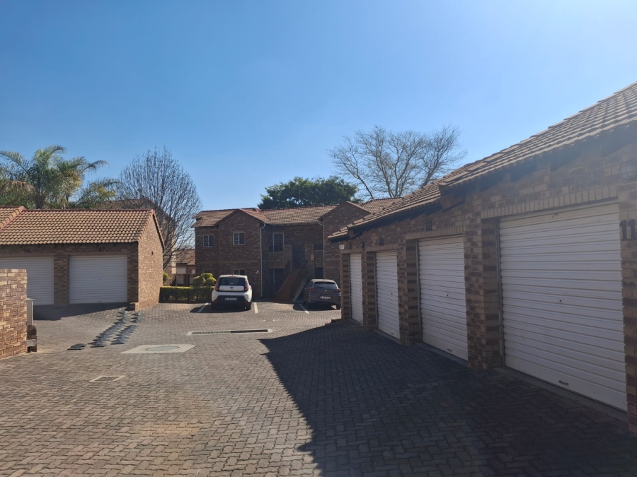 To Let 2 Bedroom Property for Rent in Equestria Gauteng