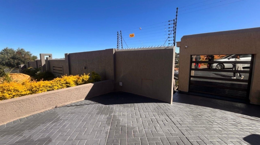 4 Bedroom Property for Sale in Bassonia Gauteng