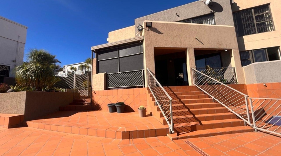 4 Bedroom Property for Sale in Bassonia Gauteng