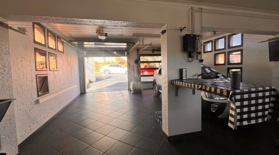 4 Bedroom Property for Sale in Bassonia Gauteng