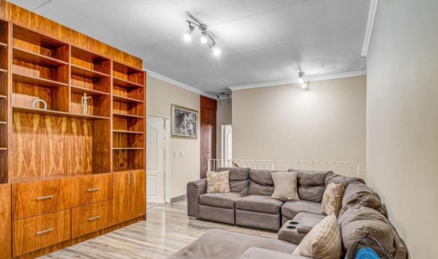 3 Bedroom Property for Sale in Glenvista Gauteng