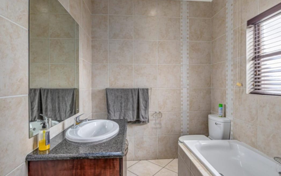 3 Bedroom Property for Sale in Glenvista Gauteng