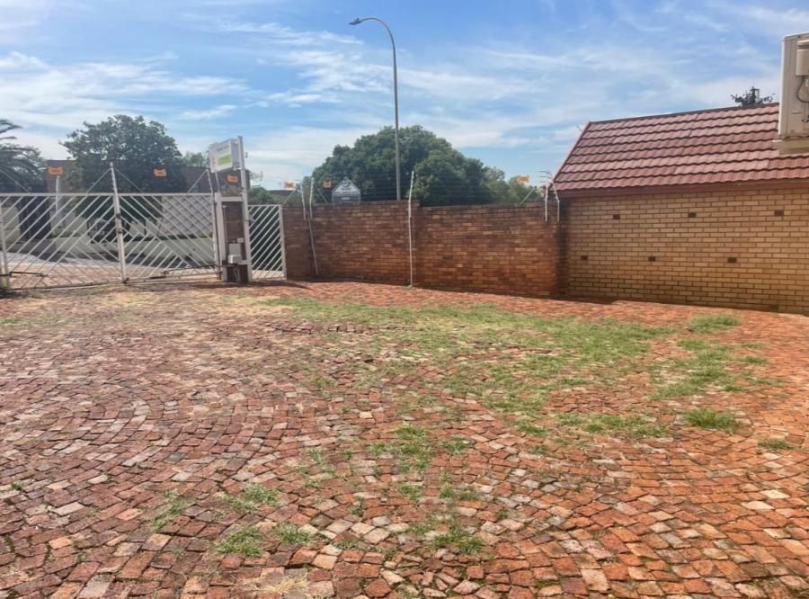 4 Bedroom Property for Sale in Glenvista Gauteng