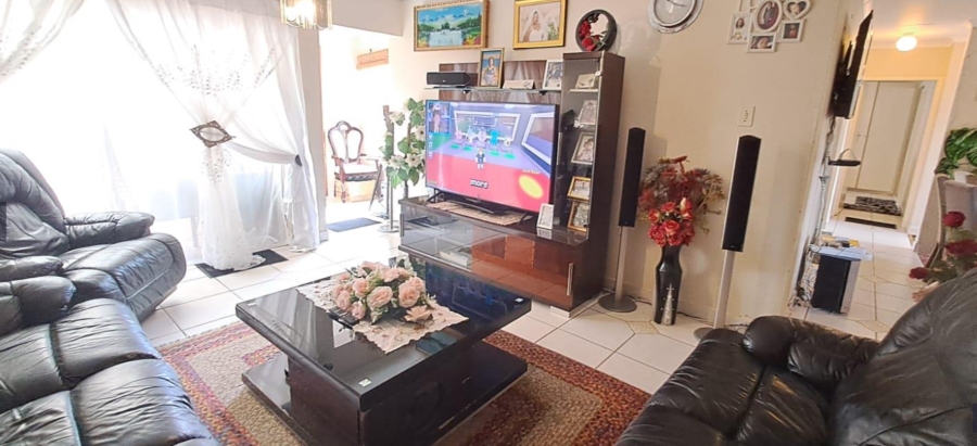 3 Bedroom Property for Sale in Brackendowns Gauteng