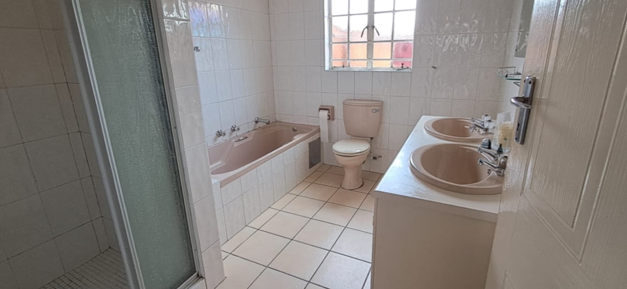 3 Bedroom Property for Sale in Brackendowns Gauteng